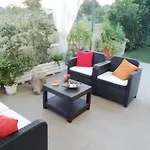 Charming House In בית נופש