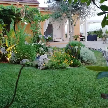 Charming House In בית נופש